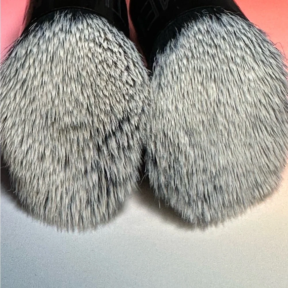 Bundle 4 MARILITA ONLY!! Set of 2 Melt Cosmetics Blend 716 Brushes - Picture 7 of 11